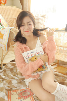 一前一后三个人一起骑自行车